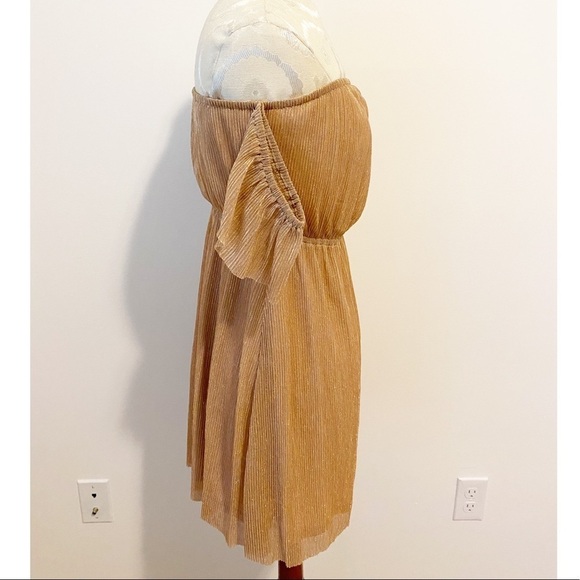 NWT Kimchi Blue Off The Shoulder Rose Gold Dress Holiday Party Size Small - Picture 7 of 13